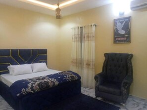 3 bedrooms, in-room safe, desk, iron/ironing board - A cozy home apartment that serves as home away from home. (Asaba)
