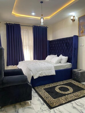 3 Schlafzimmer, Zimmersafe, Schreibtisch, Bügeleisen/Bügelbrett