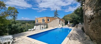 Holiday house for 10 guests with a private pool