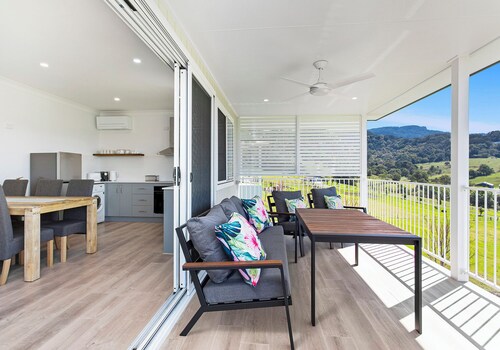 Breathtaking Hilltop Cabin 1 - A Home away from Home