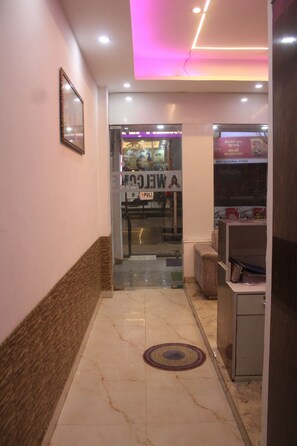 Exterior - HOTEL DV PLAZA INN Near Delhi Airport (New Delhi)