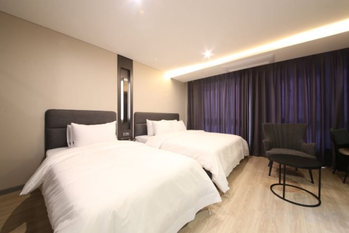 In-room safe, desk, laptop workspace, blackout drapes