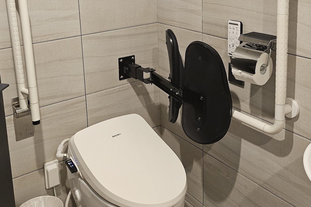 Kamar Superior, pemandangan kota | Kamar mandi | Pengering rambut, sandal, handuk, dan sabun