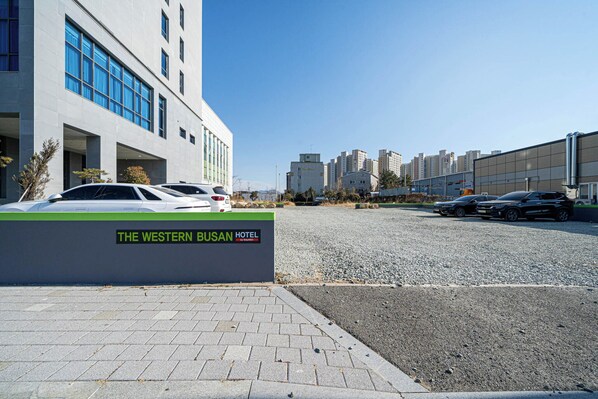 Free self parking - The Western Busan Hotel by StayNEO (Busan)