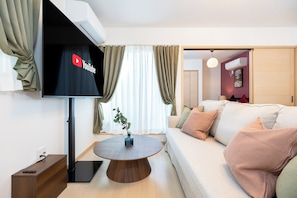 Interior - Promenade Hanazono (Osaka)