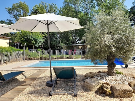 Pool. Augusta, comfort, nature and animals