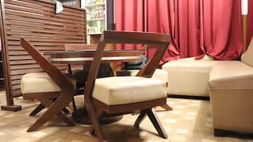 Villa, 3 Bedrooms, Balcony, Mountain View | Dining room