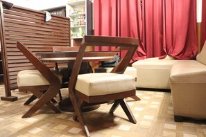 Villa Économique, balcon, vue montagne | Salle à manger