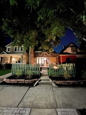 Exterior - Beautiful Victorian W Highlands! (Denver)