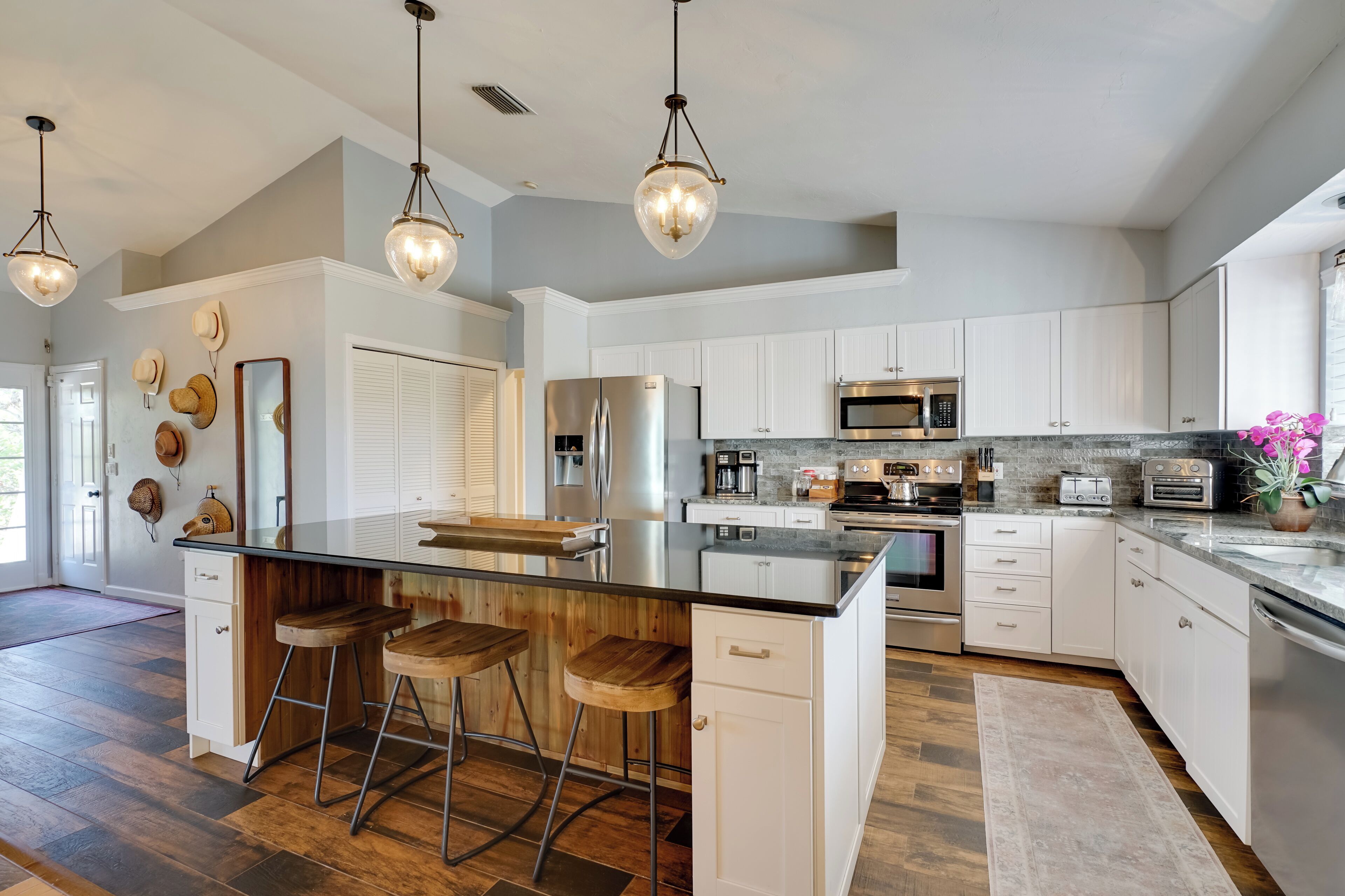 Fridge, microwave, stovetop, dishwasher