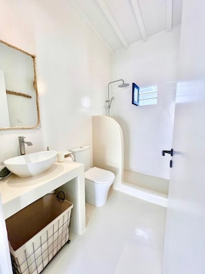 Assecador de cabells, tovalloles, sabó i xampú