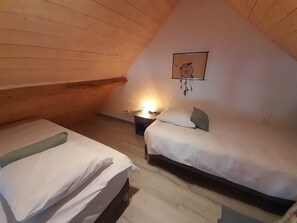 2 quartos, ferros/tábuas de passar roupa, Wi-Fi de cortesia
