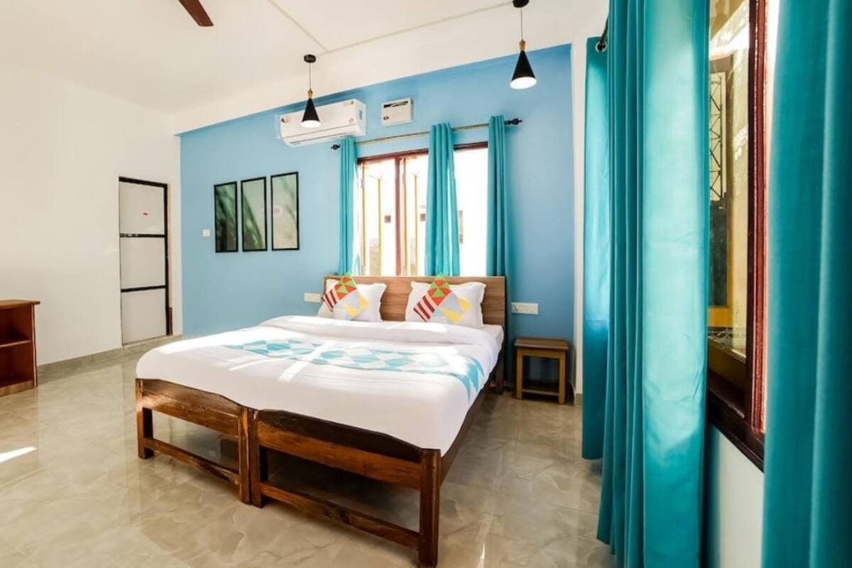 WiFi (free), bed sheets