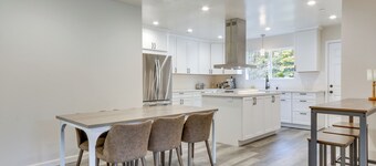 Steps to Russian River: Peaceful Monte Rio Retreat