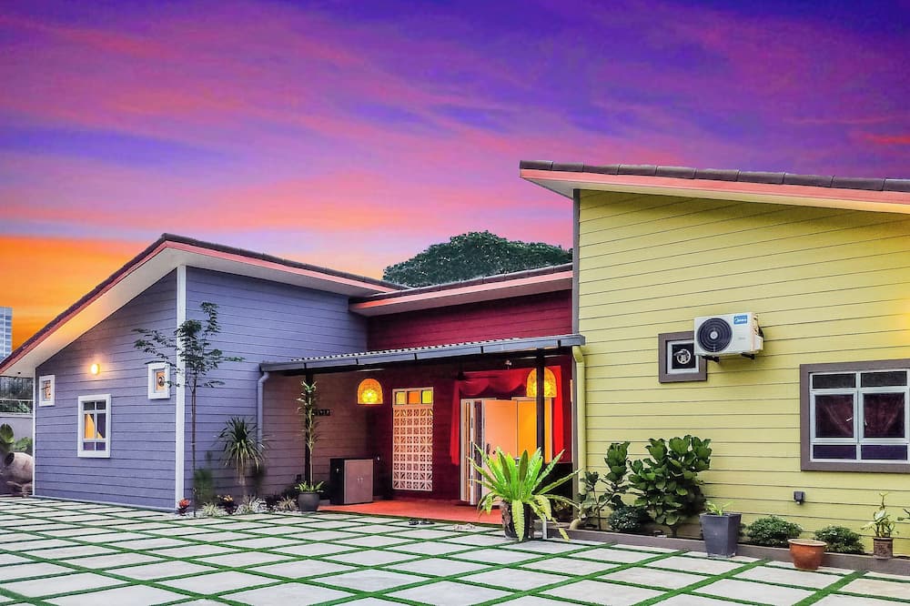 Great 5BR Garden Inn by uBook