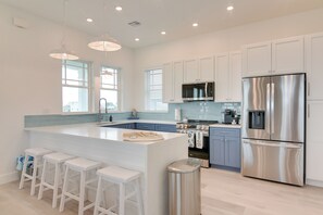 Fridge, microwave, stovetop, dishwasher - Walk to Ocean: Home w/ Deck in Surfside Beach! (Surfside Beach)