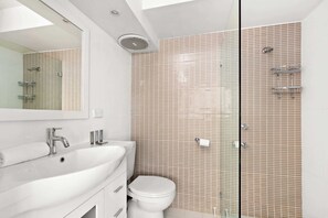 Shower, hair dryer, towels, shampoo - Wake Up to the Ocean: 1-Bed with Pool & Views (Manly)