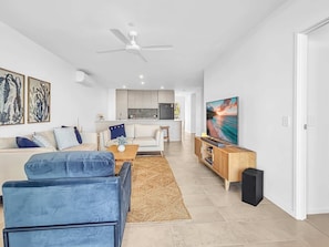 TV - 3-Bed: Riverfront Alfresco Dining & Rooftop Pool (Batemans Bay)