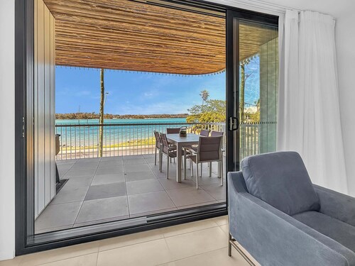 3-Bed: Riverfront Alfresco Dining & Rooftop Pool