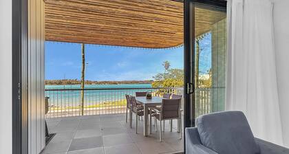 3-Bed: Riverfront Alfresco Dining & Rooftop Pool