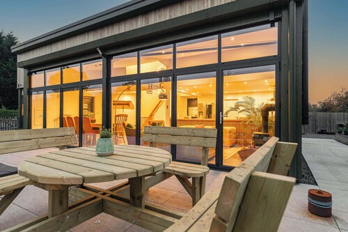 Dragons Barn with Hot Tub