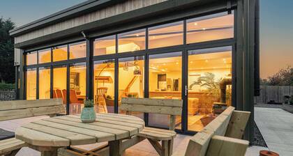 Dragons Barn with Hot Tub