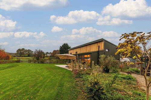 Dragons Barn with Hot Tub