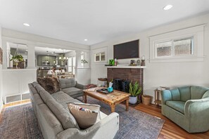 TV, fireplace, offices - Spacious Home in North Denver near City Park & Zoo (Denver)