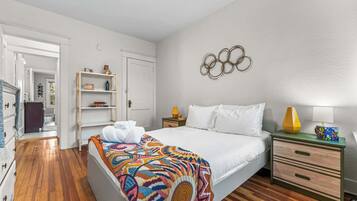 3 bedrooms, desk, iron/ironing board, travel crib