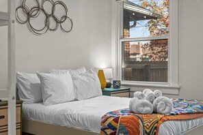 3 bedrooms, desk, iron/ironing board, travel crib