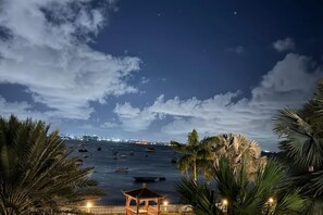 المنطقة المحيطة بالمنشأة