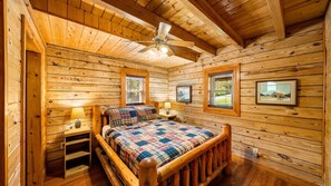 8 Schlafzimmer, Schreibtisch, Bügeleisen/Bügelbrett, Reisekinderbett