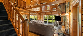 Luxury 8BR Mountain Lodge | Hot Tub & Fire Pit