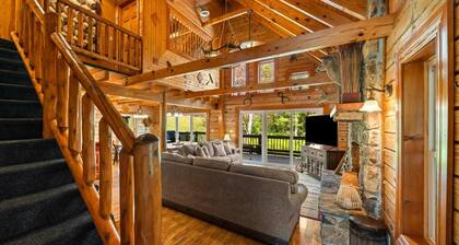 Luxury 8BR Mountain Lodge | Hot Tub & Fire Pit