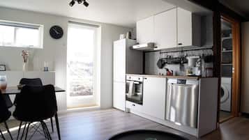 Jääkaappi, astianpesukone, kahvin-/teenkeitin