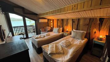 4 bedrooms, iron/ironing board, Internet, bed sheets
