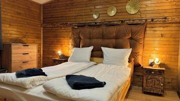 5 bedrooms, iron/ironing board, Internet, bed sheets