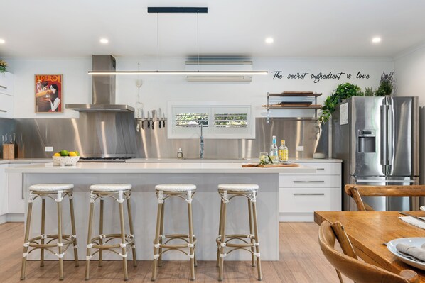 Private kitchen - Luxurious multi-family retreat by the surf (St Kilda)