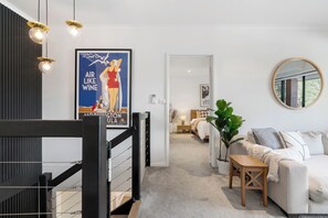 5 bedrooms, iron/ironing board, WiFi, bed sheets - Luxurious multi-family retreat by the surf (St Kilda)