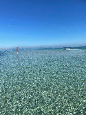 Beach - Luxurious multi-family retreat by the surf (St Kilda)