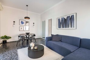 Smart TV, books - Astounding 2BR Apartment in Marousi (Marousi)