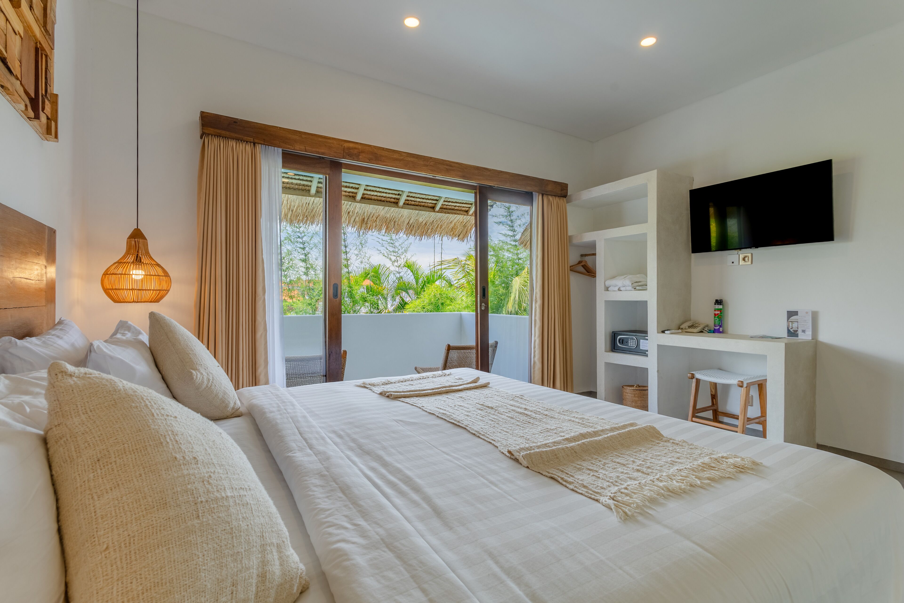 Deluxe Suite, Pool View | Premium bedding, minibar, in-room safe, desk