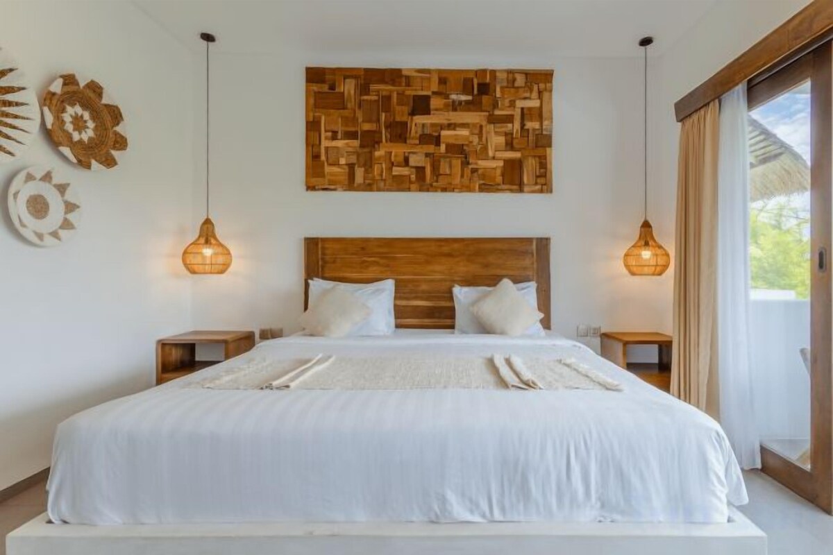 Roupas de cama premium, frigobar, cofres nos quartos, escrivaninha