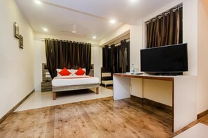 Desk, free WiFi - Pheonix By Glitz Hotels (Panvel)