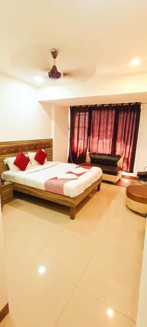 Desk, free WiFi - Pheonix By Glitz Hotels (Panvel)