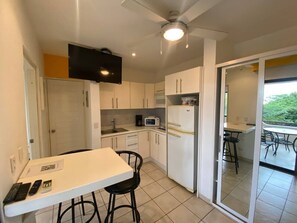 Fridge, oven, coffee/tea maker, cookware/dishes/utensils - Magical Sunsets at Coco Sunset Hills (Playas del coco)