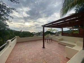 Terrace/patio - Magical Sunsets at Coco Sunset Hills (Playas del coco)