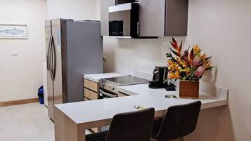Fridge, microwave, oven, coffee/tea maker