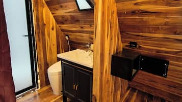 Comfort-Doppelzimmer, Bergblick | Badezimmer | Kostenlose Toilettenartikel, Haartrockner, Handtücher, Seife
