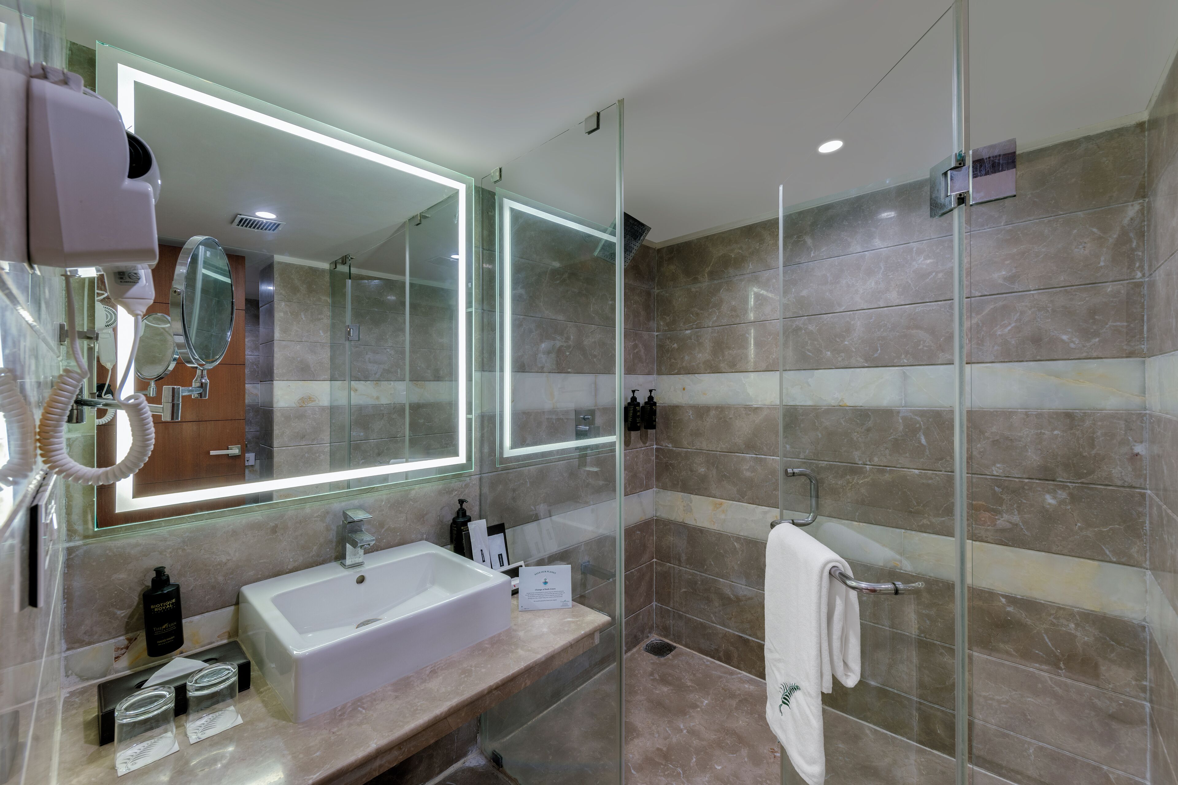 Studio | Bathroom | Shower, free toiletries, towels, soap